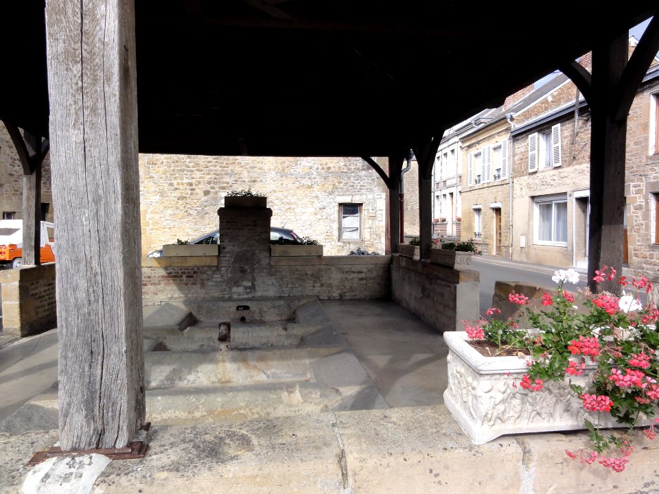 Warcq (Ardennes) lavoir A (2)