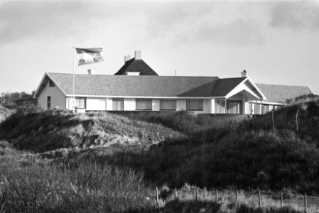 Wapperende vlag bij het huis van de familie Heineken in Noordwijk, Bestanddeelnr 932-7926