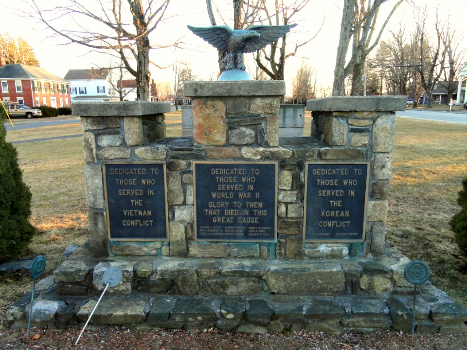 War Memorial - Brookfield, MA - DSC04749