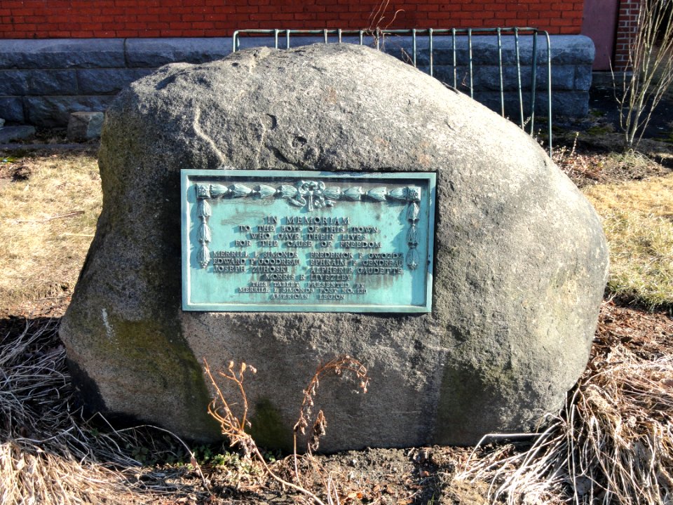 War Memorial - Palmer, MA - DSC04655