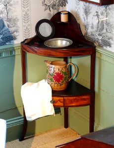 Wash stand, Boston, 1795-1810, mahogany, birch veneers, pine, with pitcher, England, 1805-1815, glazed earthenware - Concord Museum - Concord, MA - DSC05710
