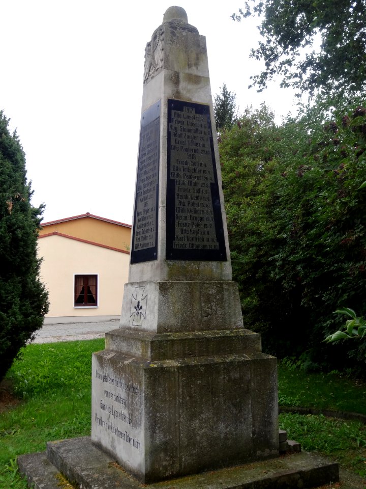 War memorial Lipprechterode 4