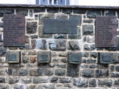 War memorial Plothen 2