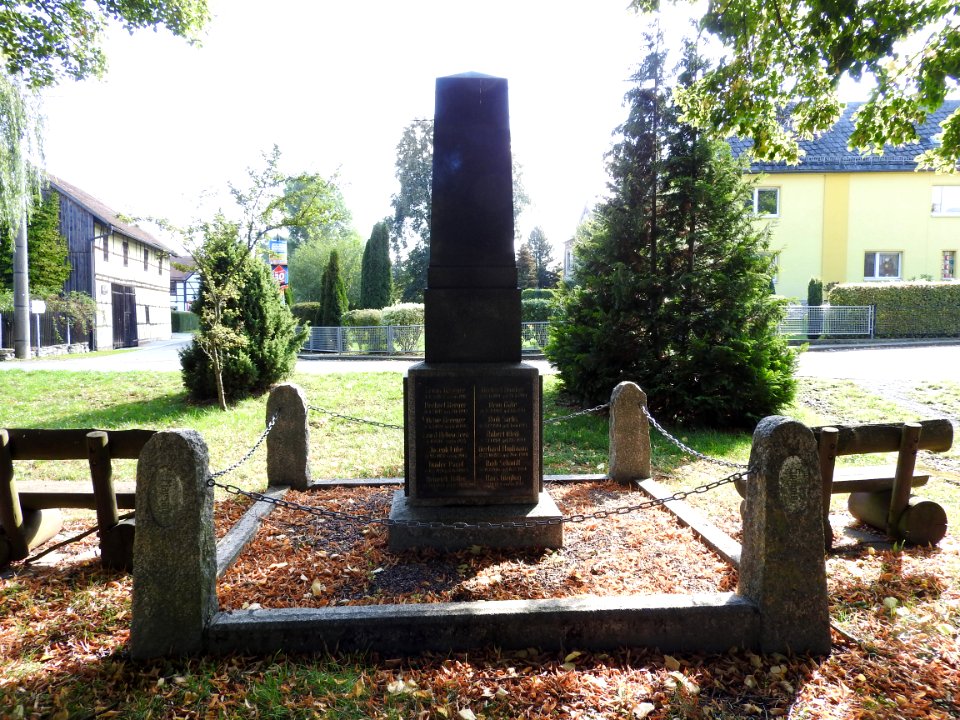 War memorial Löhma 08
