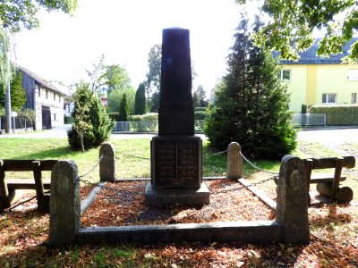 War memorial Löhma 08