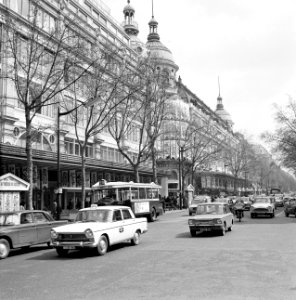 Warenhuizen Printemps en Lafayette aan de Boulevard Hausmann, Bestanddeelnr 254-0333