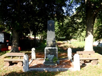 War memorial Löhma 01