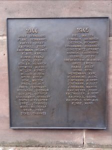 War memorial Uder 9