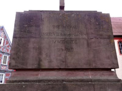 War memorial Uder 11