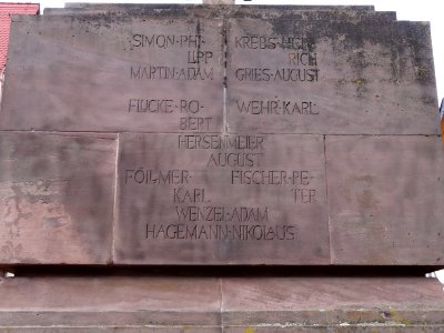 War memorial Uder 8