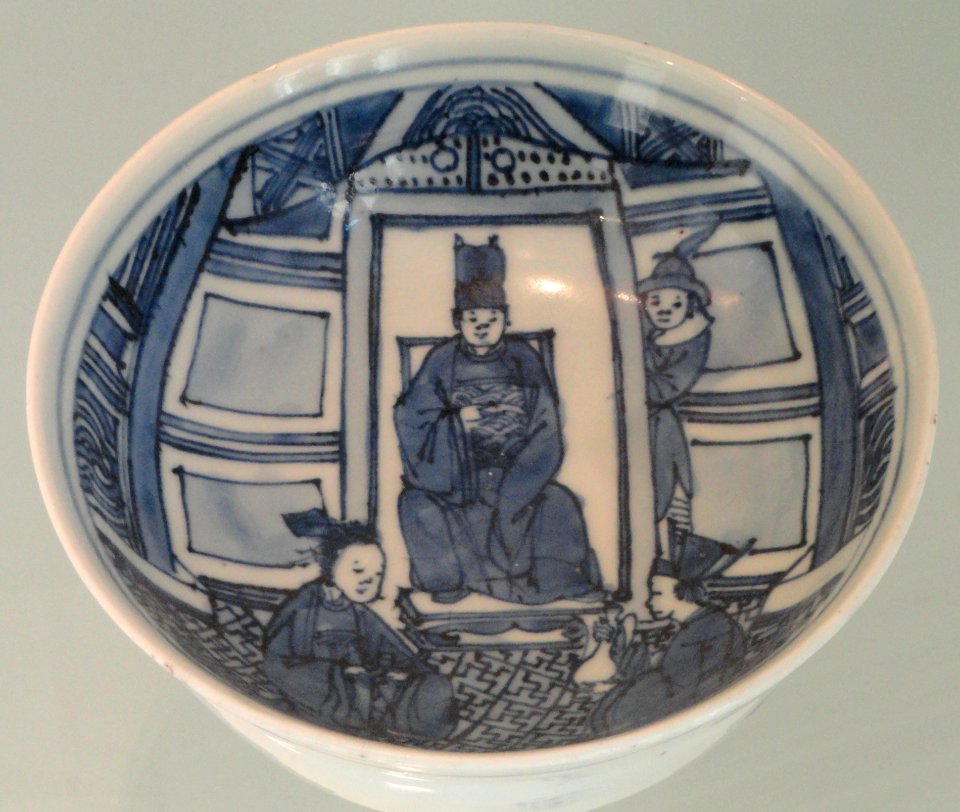 Warming Dish with Seated Scholar Motif, late 1500s to early 1600s, Jingdezhen, hard-paste porcelain with underglaze cobalt - Gardiner Museum, Toronto - DSC00747