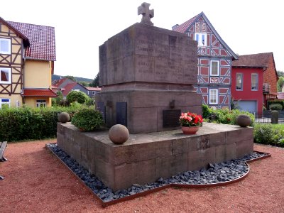 War memorial Uder 2