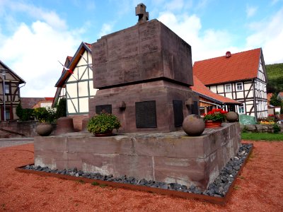 War memorial Uder 1