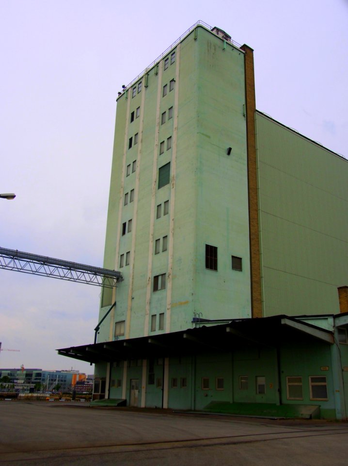 Warehouse or silo in Malmo harbor pic2