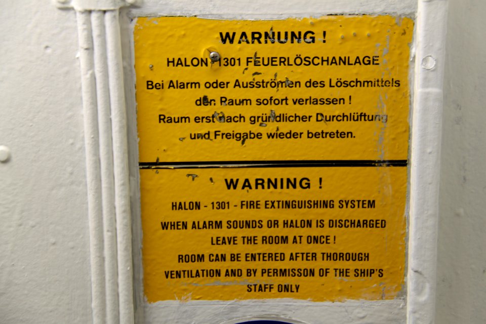Warnhinweis auf eine Halon-Loeschanlage Moelders