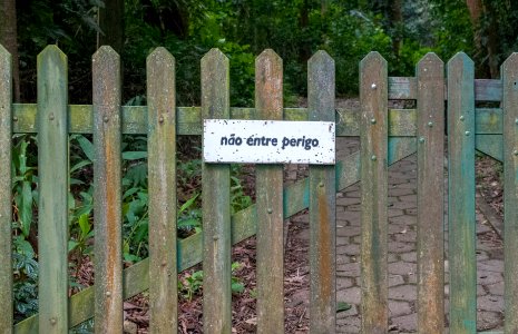 Warning about dont enter in São Paulo Zoo