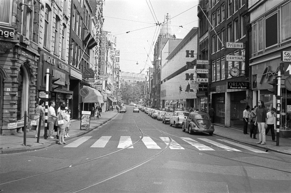 Warm weer, Amsterdam, zondag nr. 29 Rokin verlaten, nr. lege Reguliersgracht, Bestanddeelnr 924-7236