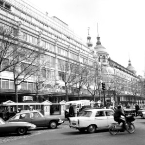Warenhuizen Printemps en Lafayette aan de Boulevard Hausmann, Bestanddeelnr 254-0335
