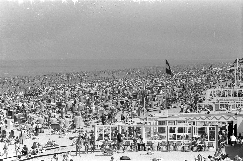 Warme zondag op Zandvoort, Bestanddeelnr 912-6845