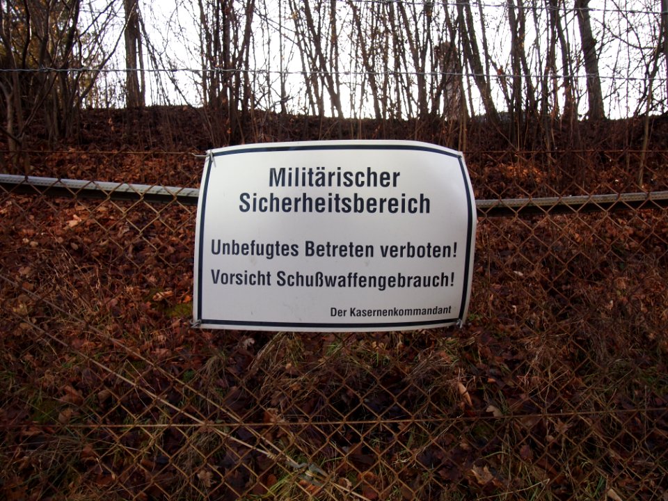 Warnschild Fliegerhorst Kaufbeuren photo