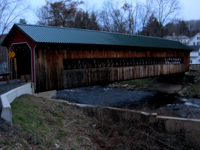 Ware-Hardwick-covered-bridge-obl-upstream