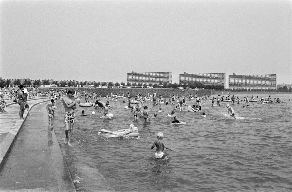 Warm weer, Amsterdam, zondag grote drukte aan Sloterplas, Bestanddeelnr 924-7240