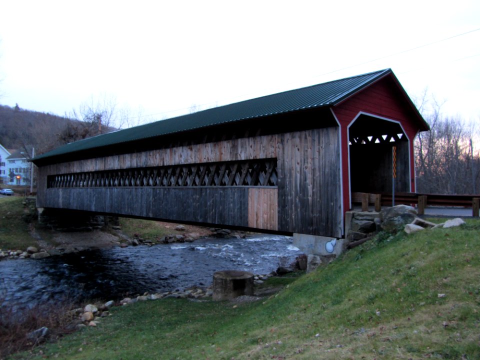 Ware-Hardwick-covered-bridge-obl-downstream