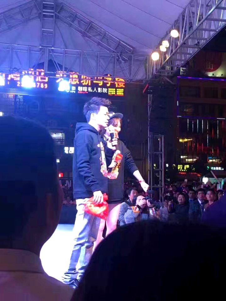 Wang Baoqiang was in Dongguan to promote the film Buddies in India2