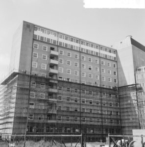 Wandversiering op gebouw Ziekenhuis VU te Amsterdam van Op te Laak, Bestanddeelnr 916-5278
