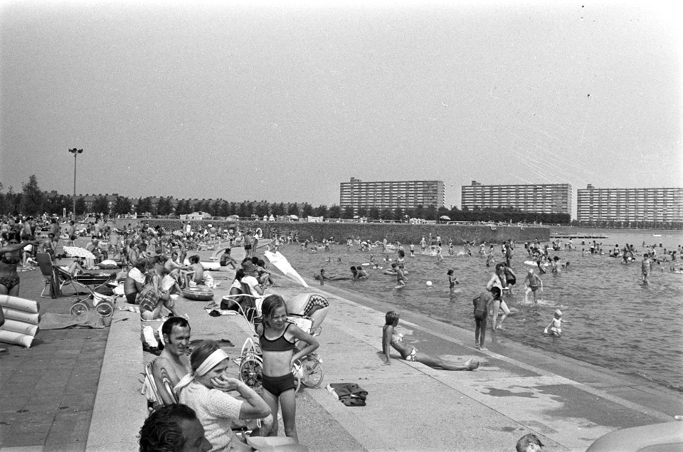 Warm weer, Amsterdam, zondag grote drukte aan Sloterplas, Bestanddeelnr 924-7237