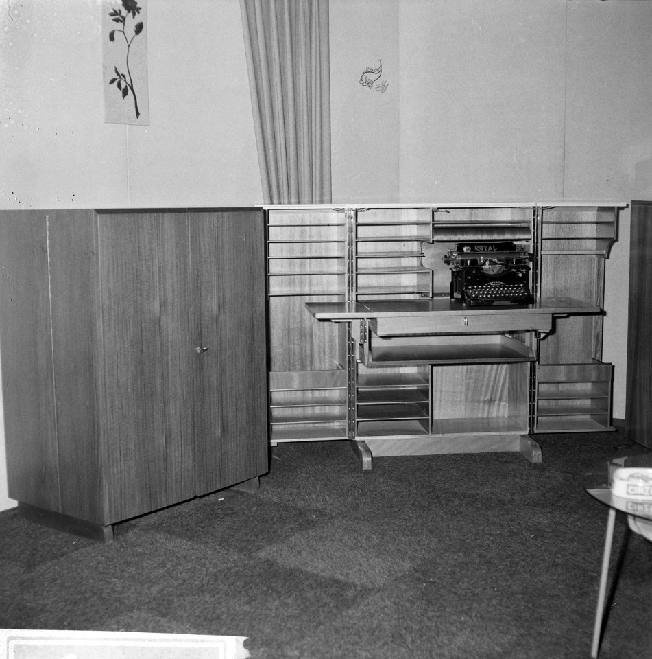 Wandmeubel met bureau en een kast, Bestanddeelnr 918-4192