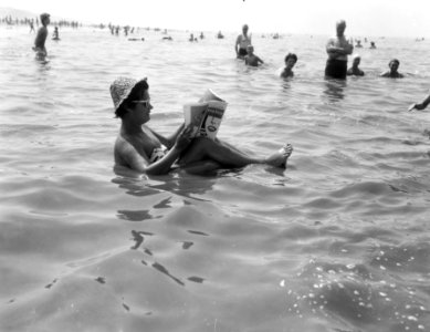 Warmte op het land Verkoeling in het water Zandvoort, Bestanddeelnr 908-7268