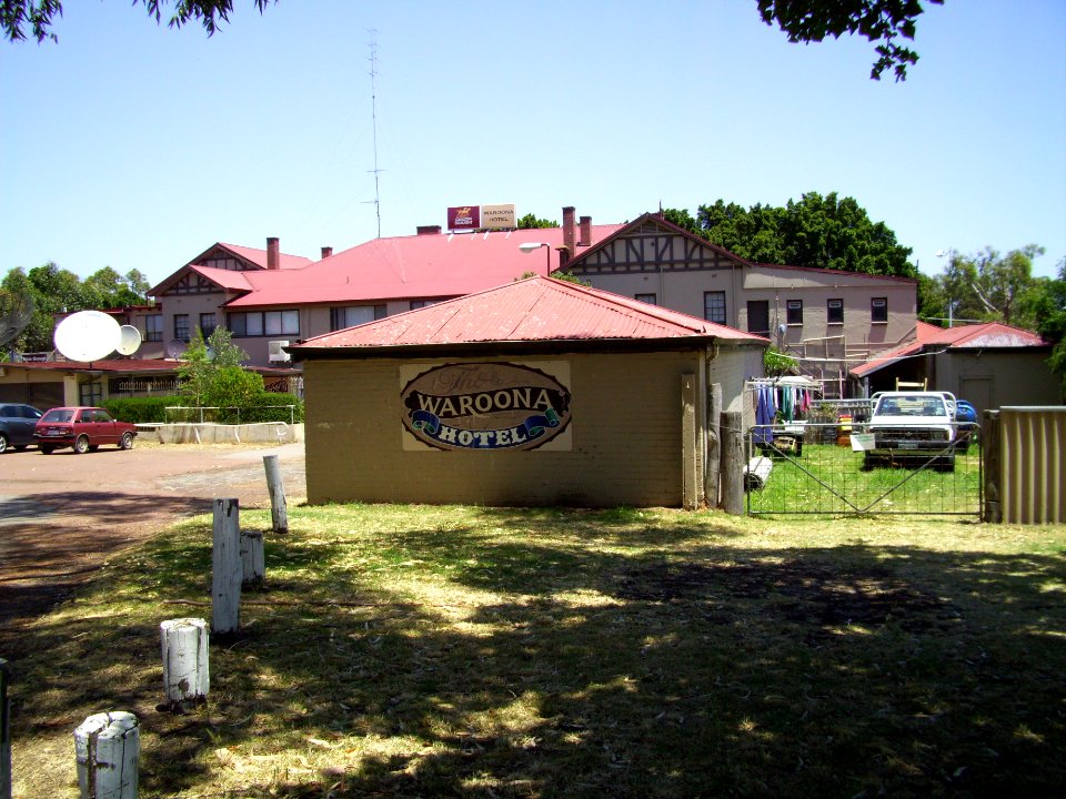Waroona Hotel exterior 3 (E37@WTW2013)