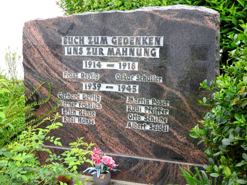 War memorial Hundhaupten