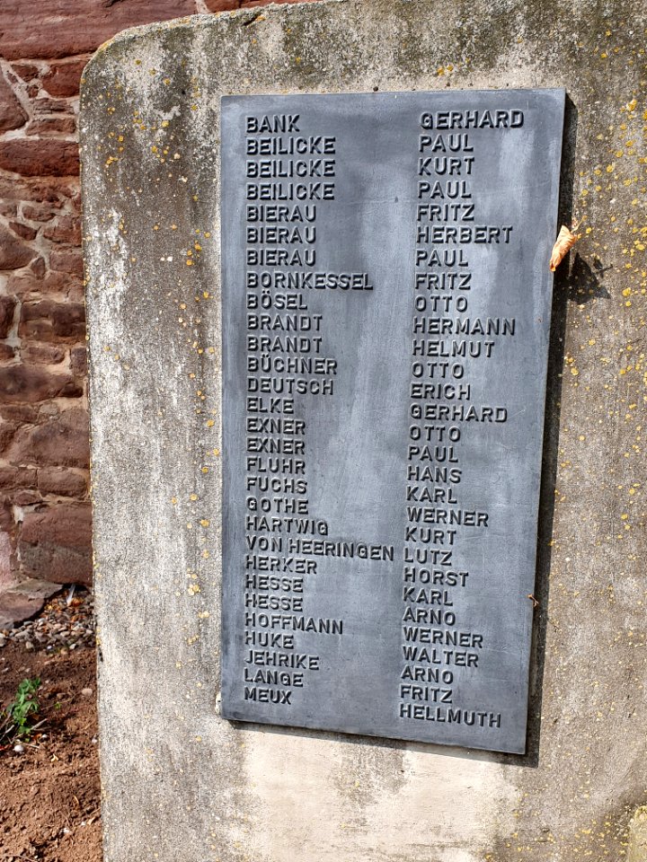 War memorial in Ichstedt 5