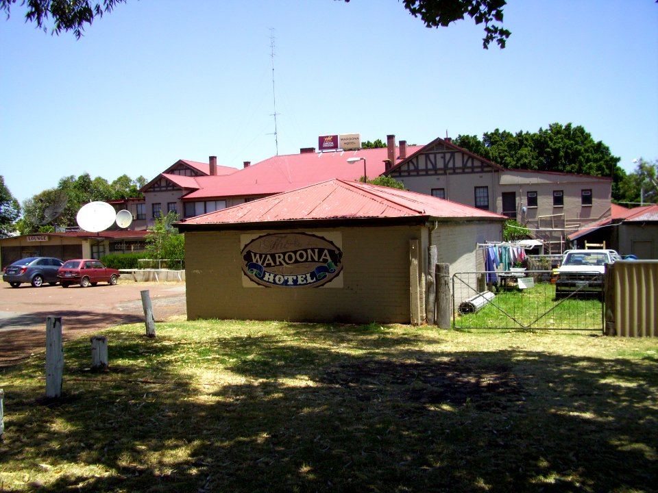 Waroona Hotel exterior 2 (E37@WTW2013)