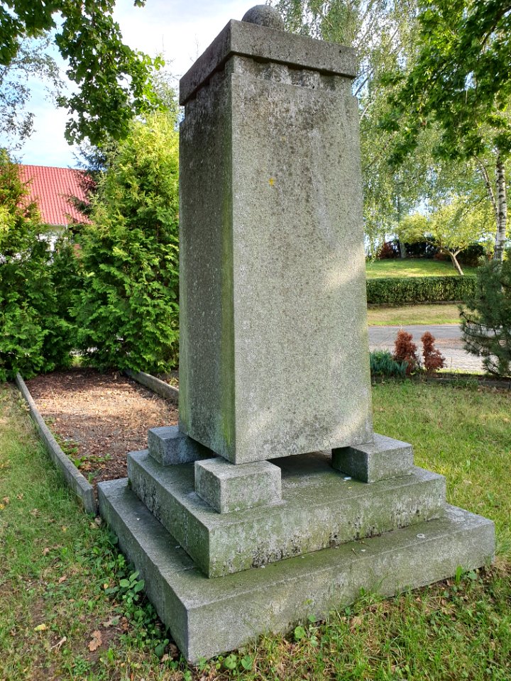 War memorial Grabsdorf 3