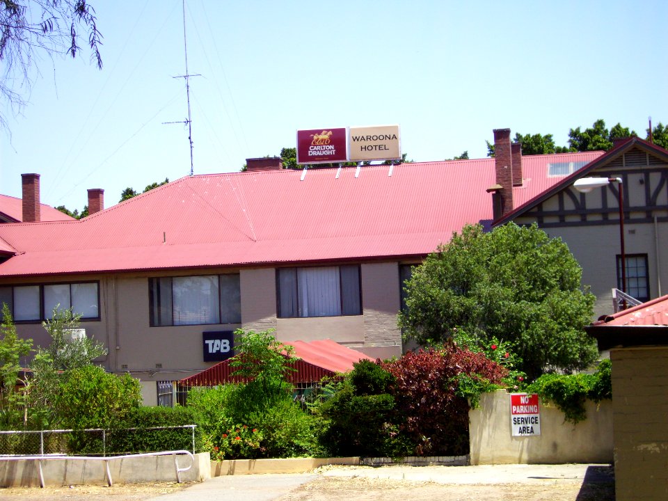 Waroona Hotel exterior 4 (E37@WTW2013)