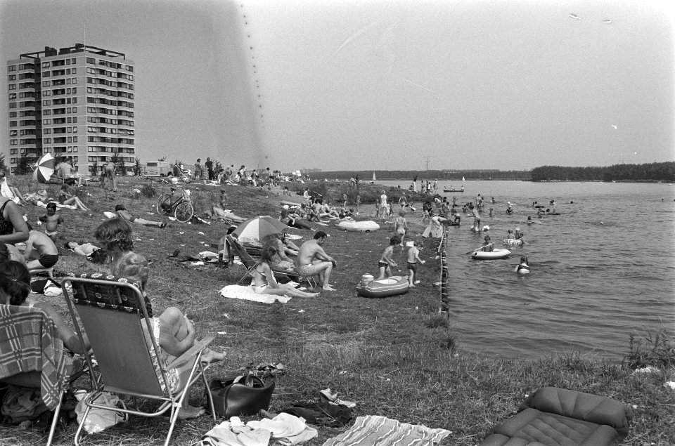 Warm weer, Amsterdam, zondag grote drukte aan Sloterplas, Bestanddeelnr 924-7238