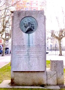 Vitoria - Plaza del Conde Peñaflorida, Monumento al Conde de Peñaflorida 1