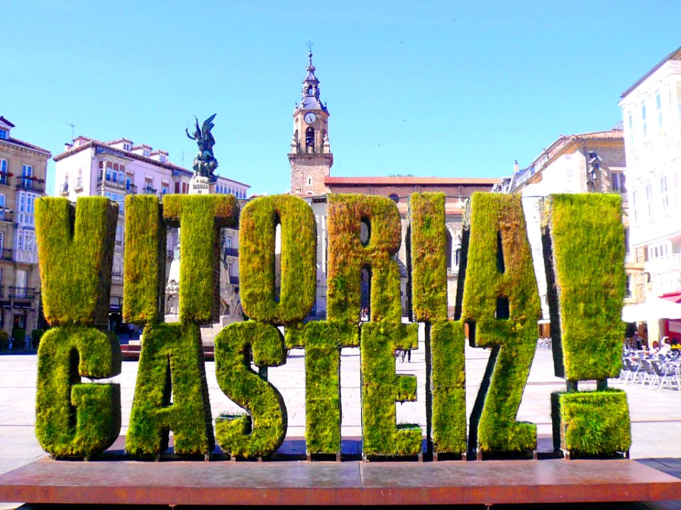 Vitoria - Plaza de la Virgen Blanca 40