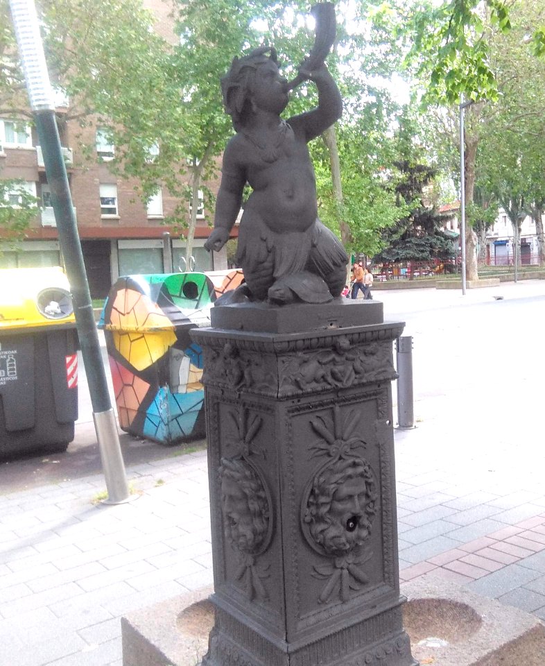 Vitoria - Plaza de San Antón, fuente 2