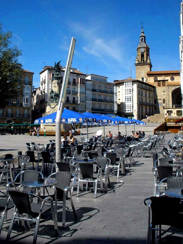 Vitoria - Plaza de la Virgen Blanca 18