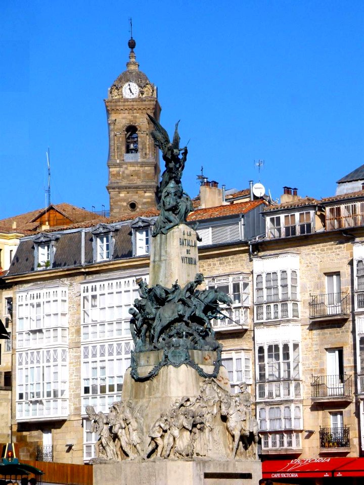 Vitoria - Plaza de la Virgen Blanca 15