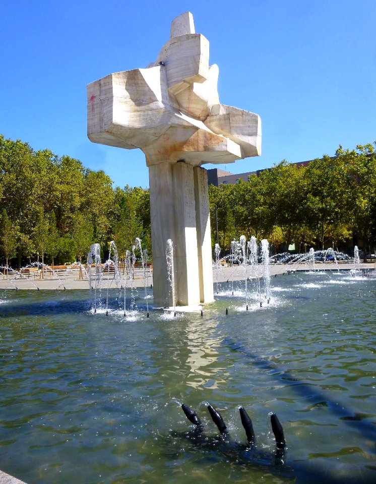 Vitoria - Plaza de la Constitución, Monumento a la Constitución Española de 1978 (3)