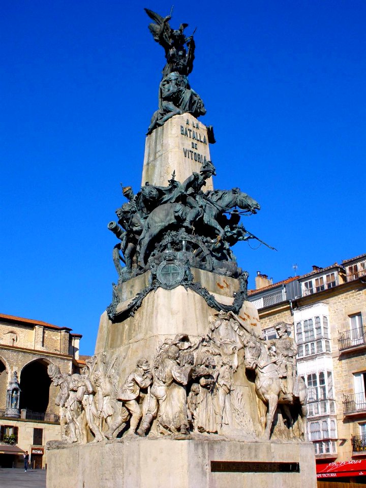 Vitoria - Plaza de la Virgen Blanca 10