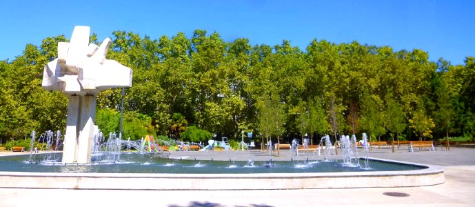 Vitoria - Plaza de la Constitución, Monumento a la Constitución Española de 1978 (1)