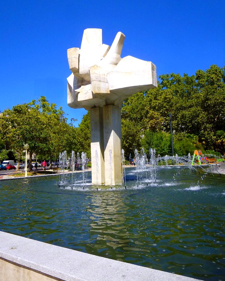 Vitoria - Plaza de la Constitución, Monumento a la Constitución Española de 1978 (2)