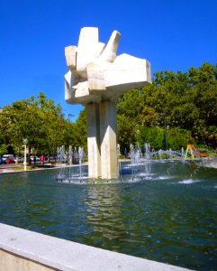 Vitoria - Plaza de la Constitución, Monumento a la Constitución Española de 1978 (2)
