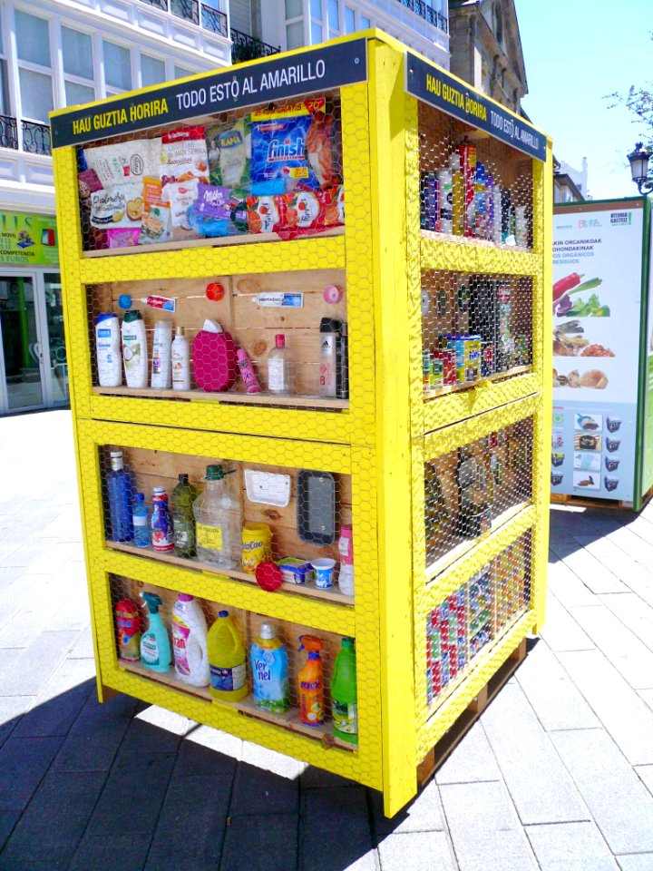 Vitoria - Plaza del General Loma, campaña pro-reciclaje 3